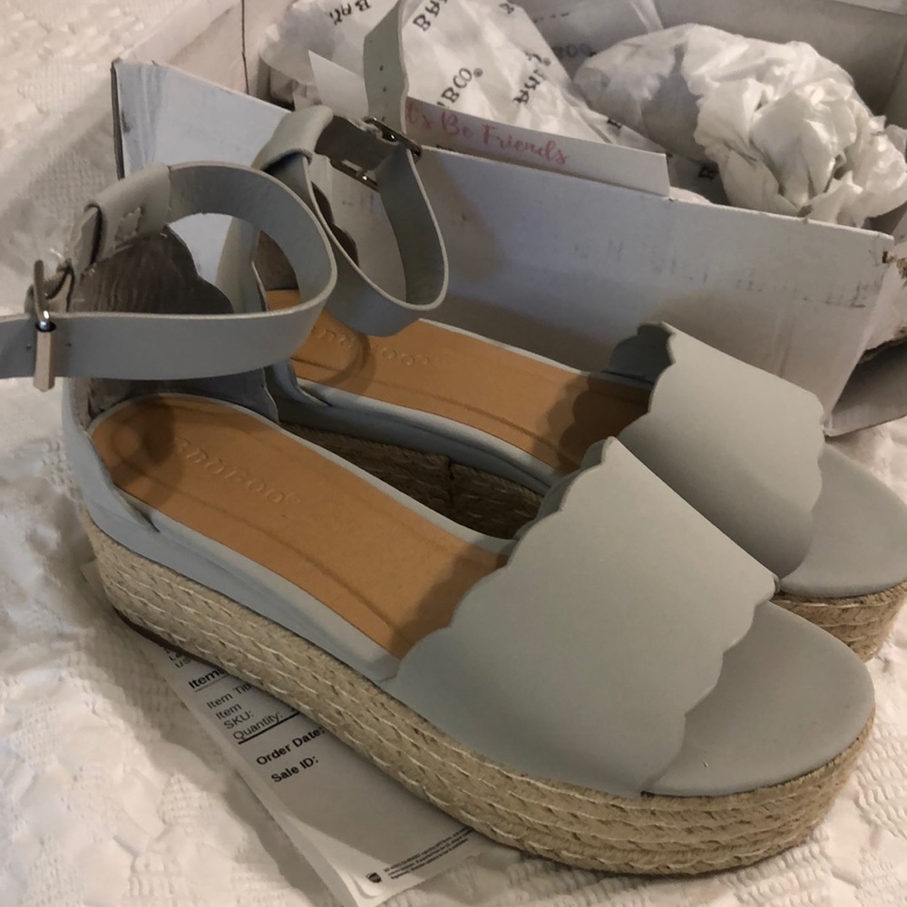 NIB bamboo sandals